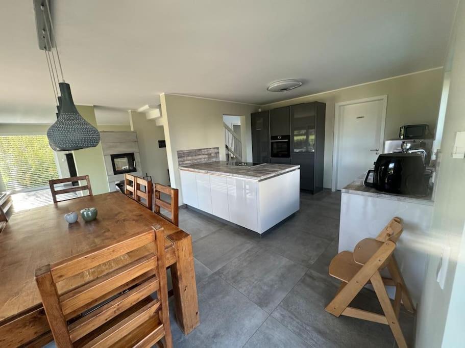 Modernes Ferienhaus In Uedersdorf Buitenkant foto